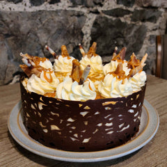 Salted Caramel Cheesecake with Chocolate Collar 